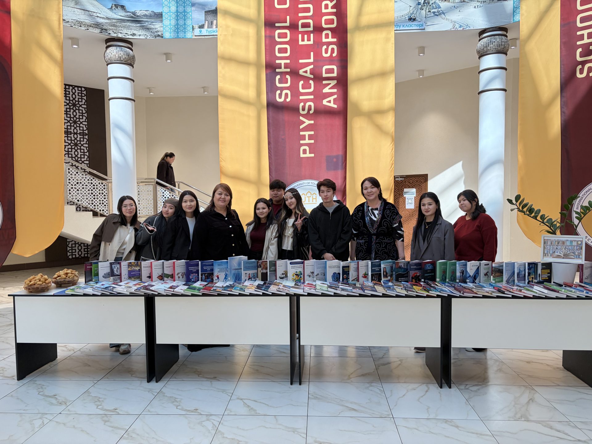 Университет кітапханасында жаңа кітаптар көрмесі өтті!